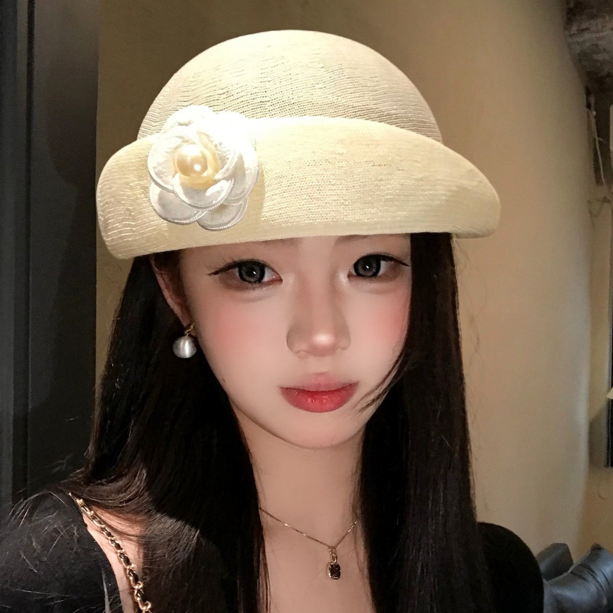 French-Style Hepburn-Inspired Pearl Camellia Hat for Women, High-End, Elegant, Face-Slimming Bucket Hat, Vintage Hat