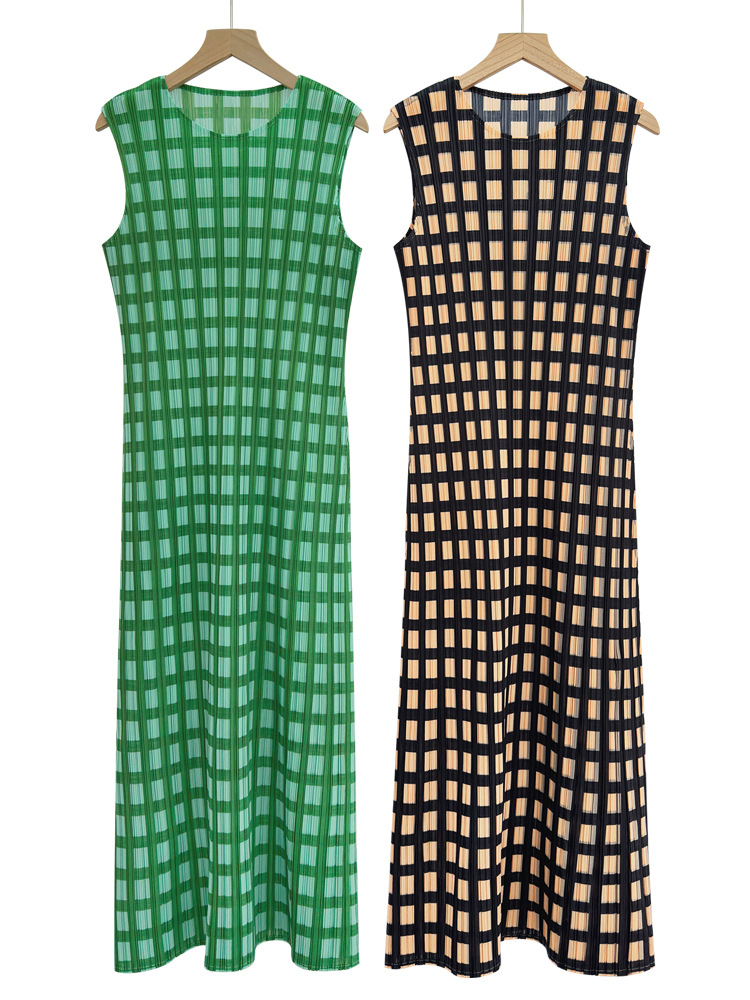 2026 New Style Miyake-Style Pleated Sleeveless Dress for Women, Plaid Round Neck Straight Long Dress, Slimming and High-End Feel