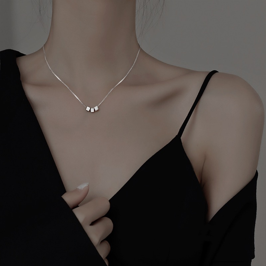Light Luxury Niche Sugar Beaded Titanium Steel Necklace Jewelry Women's Cross-border All-match Elegant Small Square Color-free Clavicle Chain