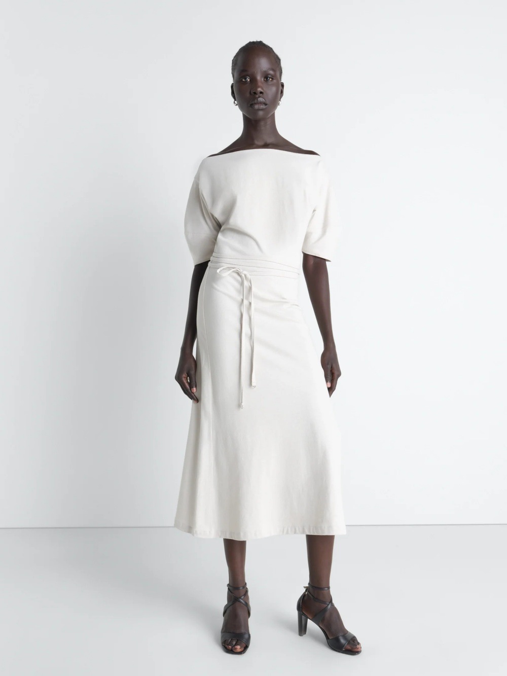 Rommel Off-Shoulder Short-Sleeve Dress with a Simple Neckline, 26 Spring/Summer New Lem Style, Simple and Elegant Tie-Waist Mid-Length Dress