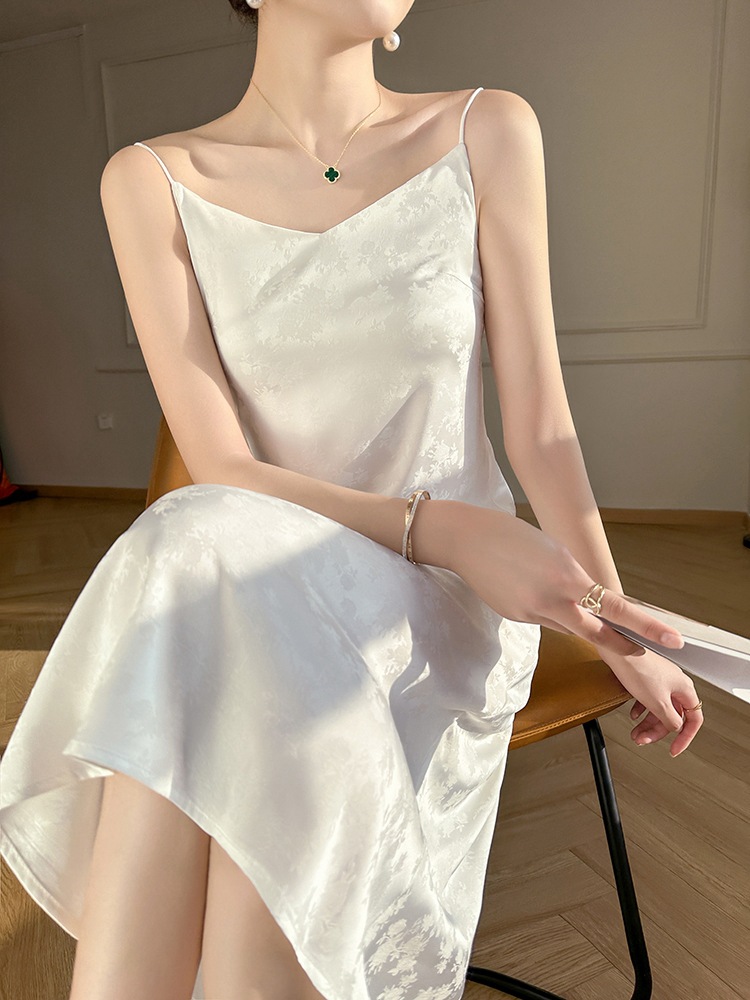 Acetate Satin Camisole Dress for Women, Summer Style, Elegant V-Neck, Mid-Length, Ice Silk Drape, Sleeveless, Over-The-Knee Dress