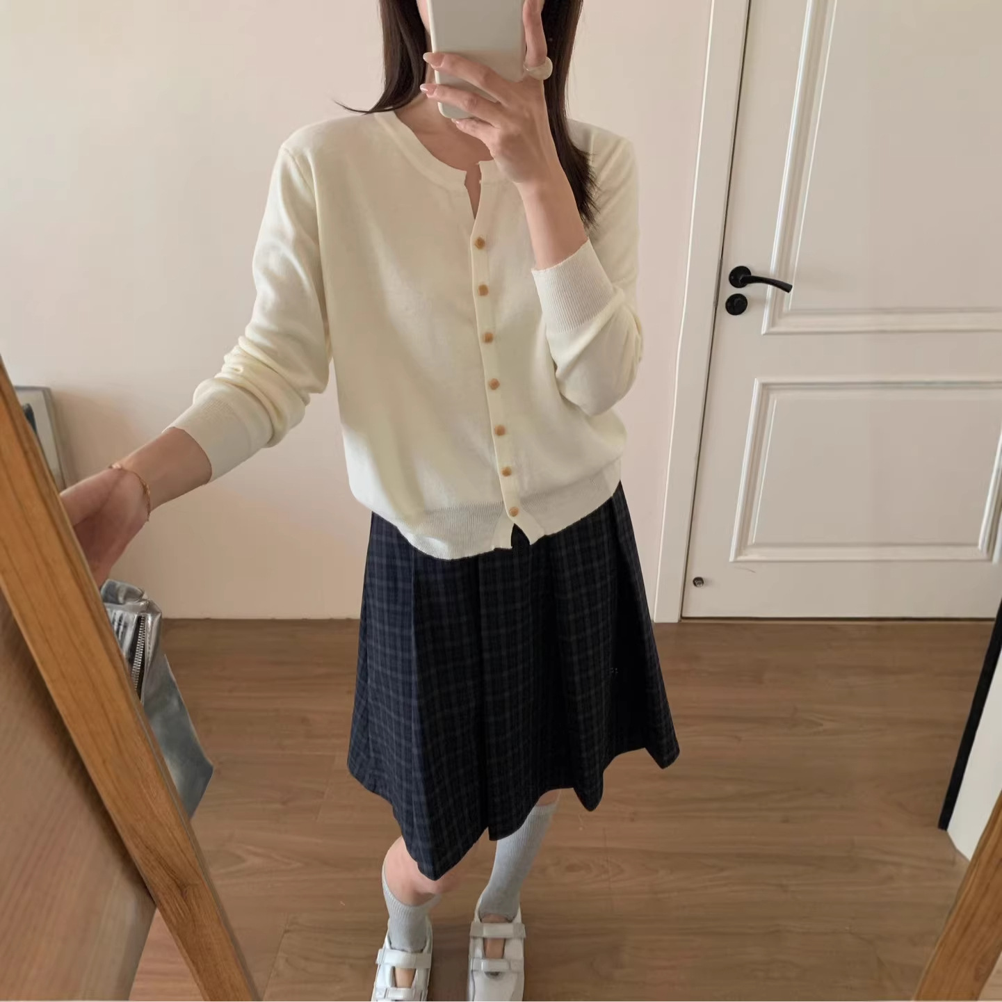2026 Early Spring New Style Small V-Neck Long-Sleeve Knit Cardigan Women's Sweater Stylish Versatile Base Shirt Top