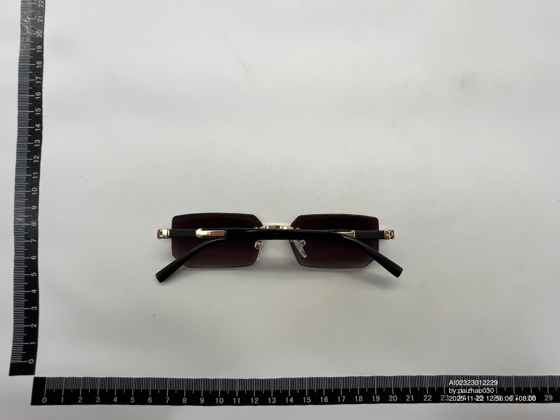 Cyberpunk Futuristic Rectangular Frameless Narrow Frame Sunglasses for Men and Women Trendy Small Frame Ocean Lens Sunglasses — photo QC 3