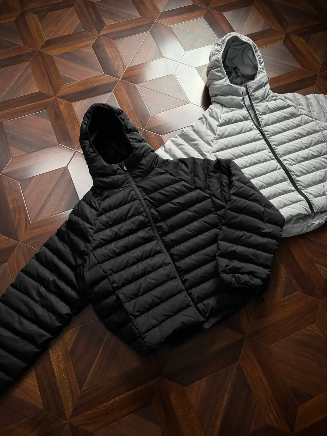 Oclin90 white goose down hooded pork rib down jacket with short, wide and streamlined cut, lightweight and three proof face