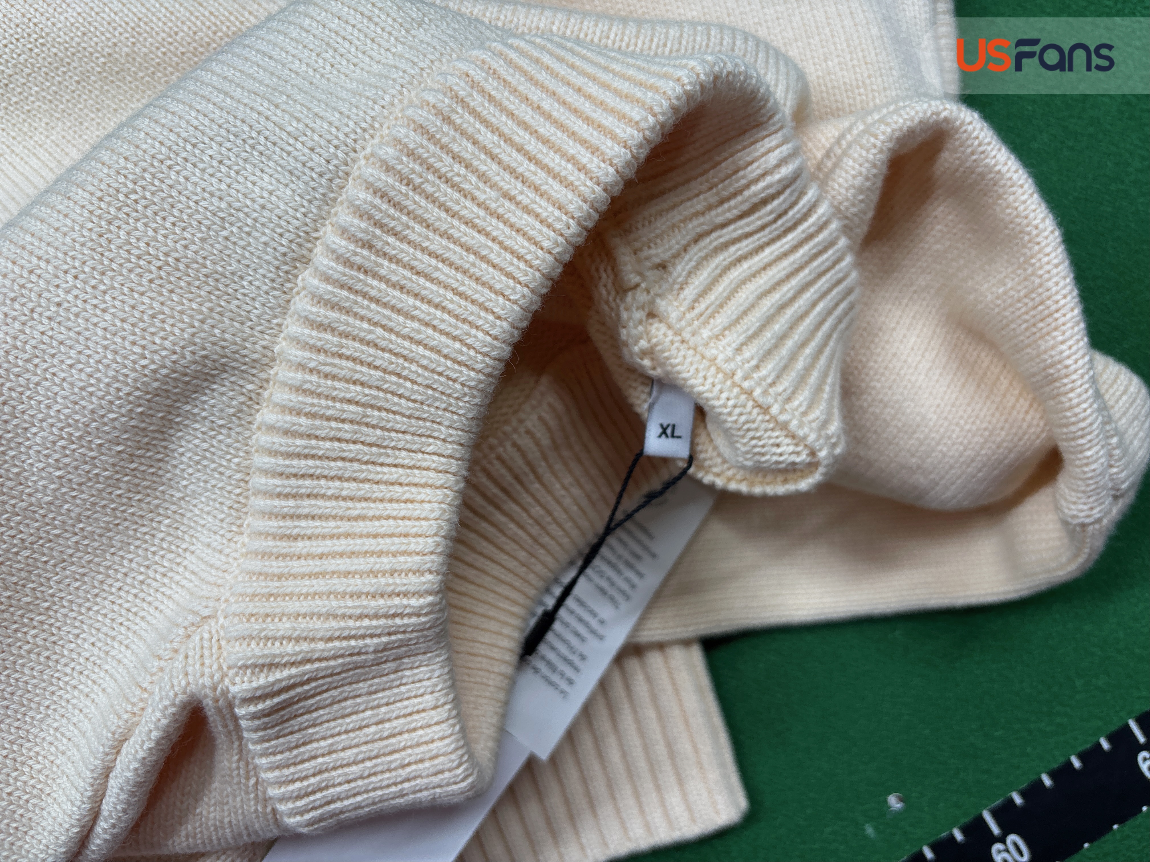 Three-Dimensional Letter Sweater QC