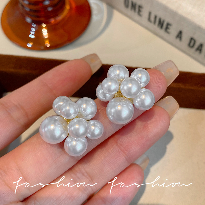 Korean Elegant and Exaggerated Pearl Earrings for Women, Fashionable French Hong Kong Style Classic Earrings, Versatile Flower Earrings