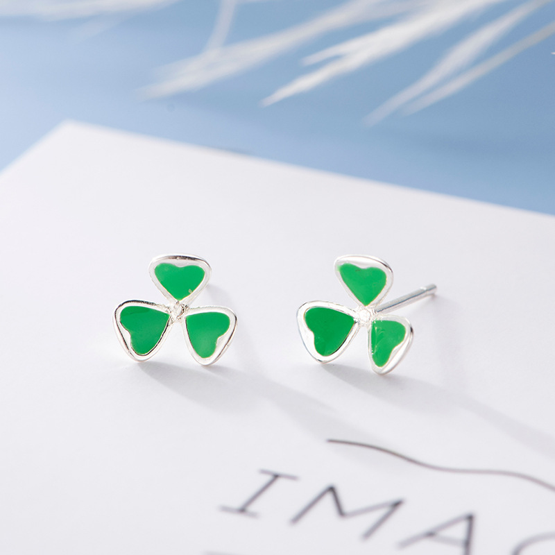 Clover stud earrings women's fresh green leaf earrings niche design cute sweet Korean style accessories wholesale