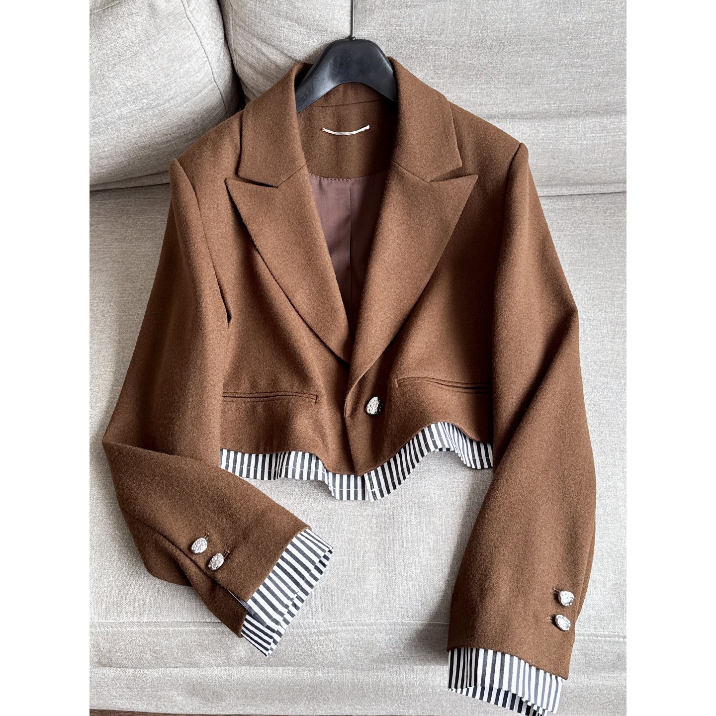 2026 Wool Blend Spring Thin Style Fake Two-Piece Suit Collar Jacket Short Top Wholesale H09Aw9626