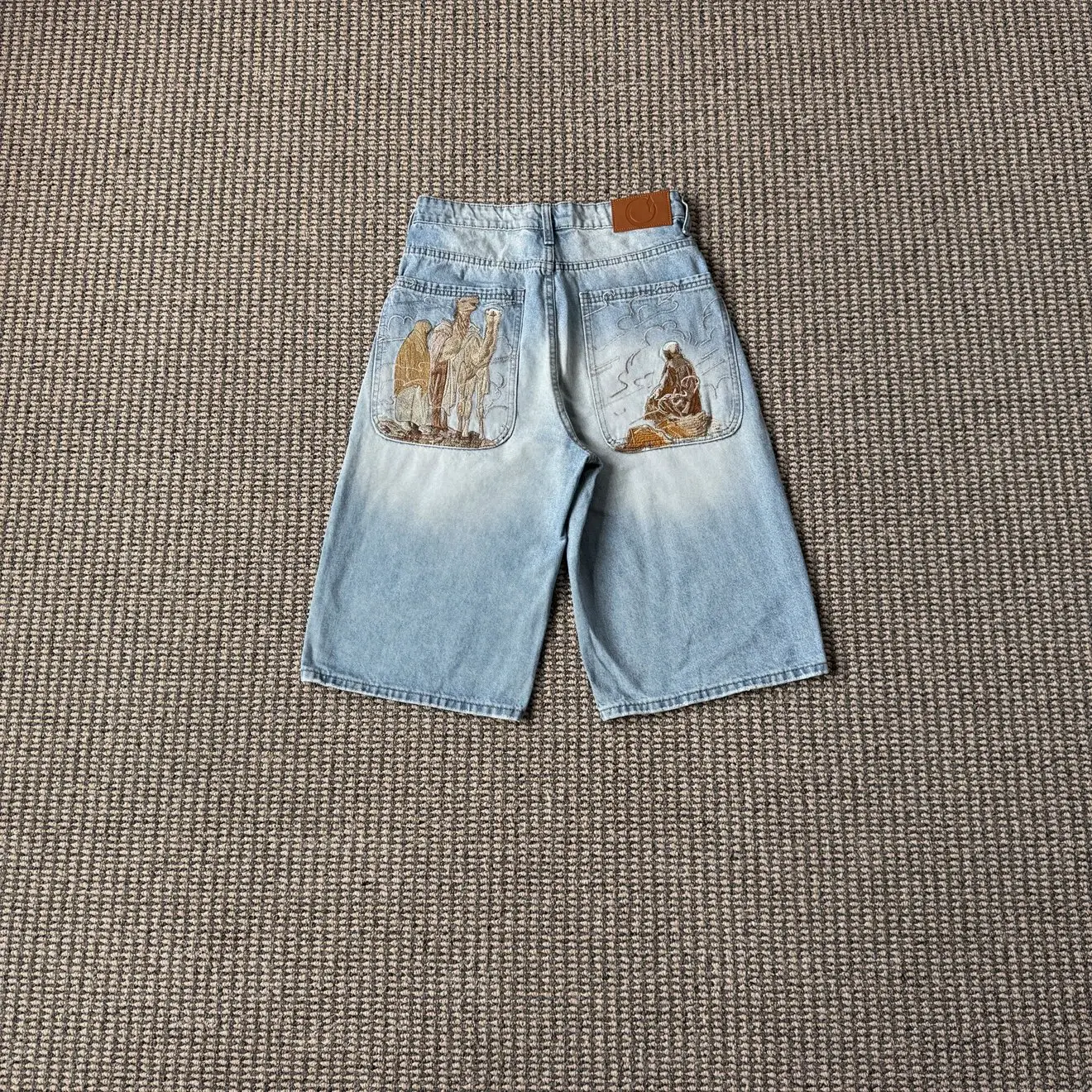 DS骆驼牛仔短裤