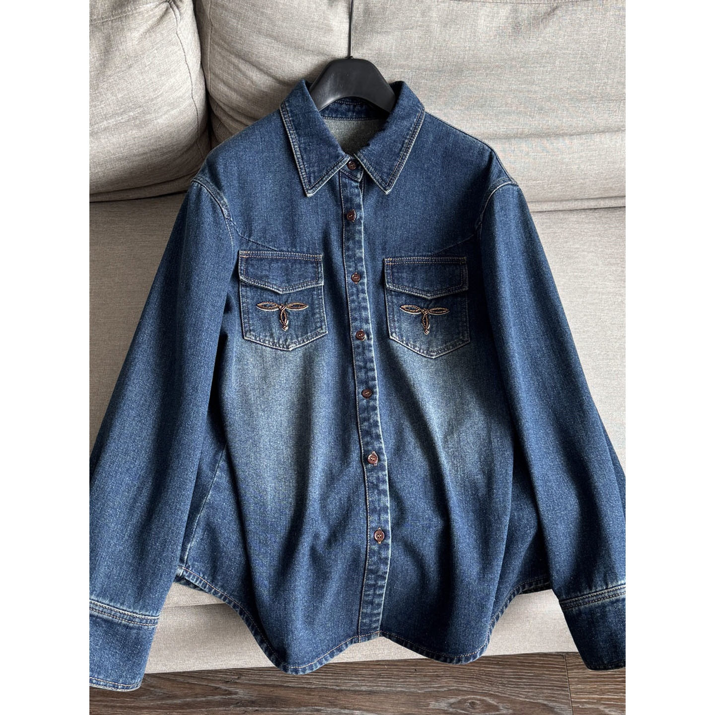 2026 Spring New Style Dark Blue Retro Denim Shirt Short Cardigan Denim Jacket for Women Wholesale H15At99088