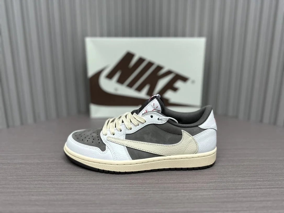 AIR JORDAN 1 LOW OG SP Travis Scott Reverse Mocha