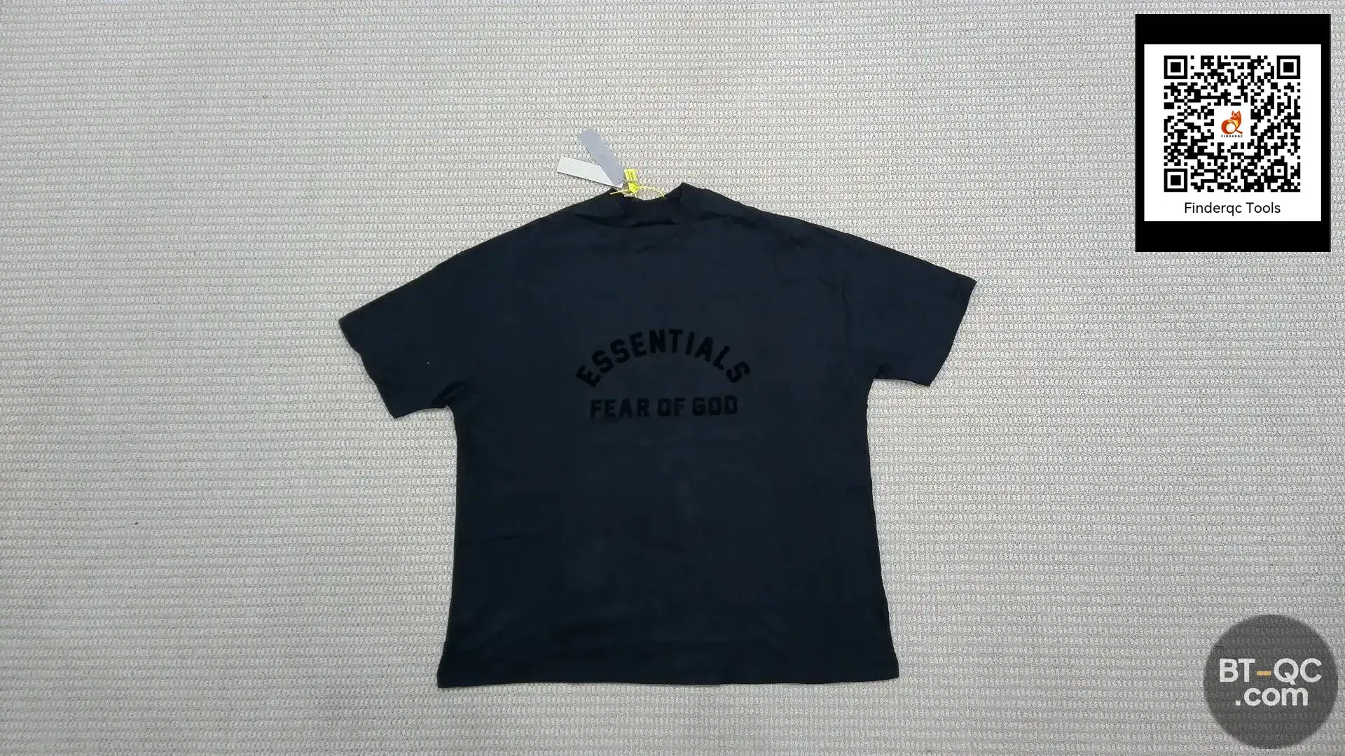 Small High-Neck, Wide-Cut Short-Sleeved T-Shirt