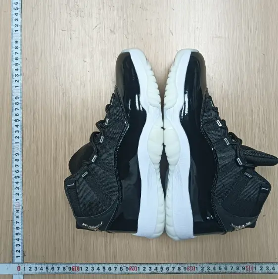 J 11 运动篮球鞋