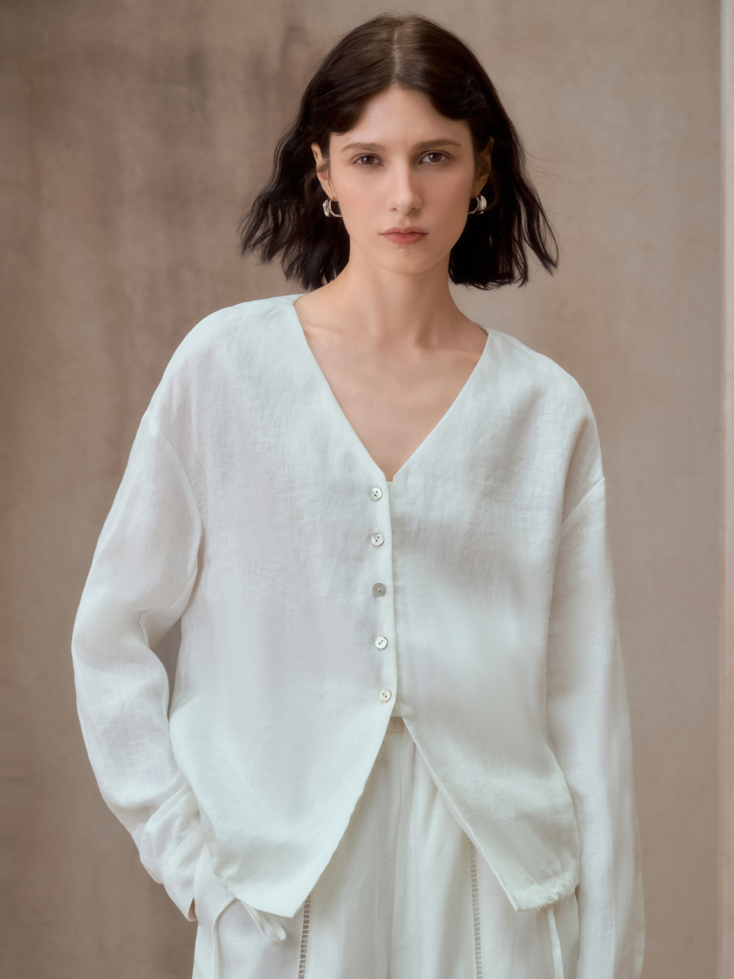 Pure Linen V-Neck Relaxed High-End Shirt 2026 Spring New Style Loose Fit Versatile Lazy Long-Sleeve Top