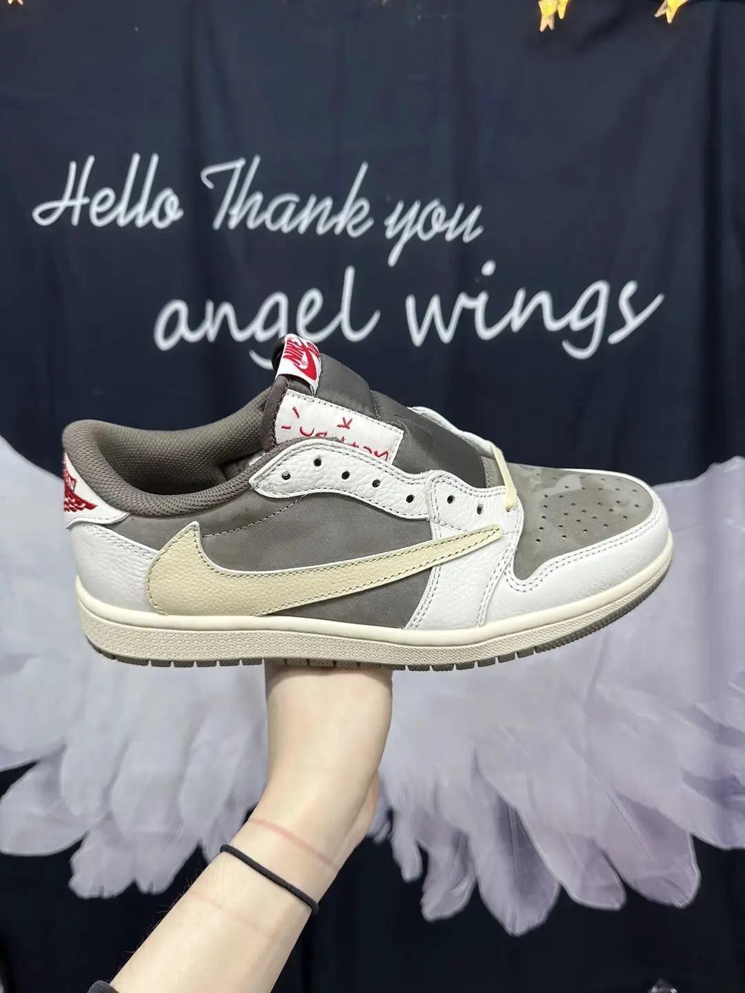 优势供货 小蛮腰Travis Scott x Air Jordan 1 Low 白棕倒钩低帮 藤原浩闪电