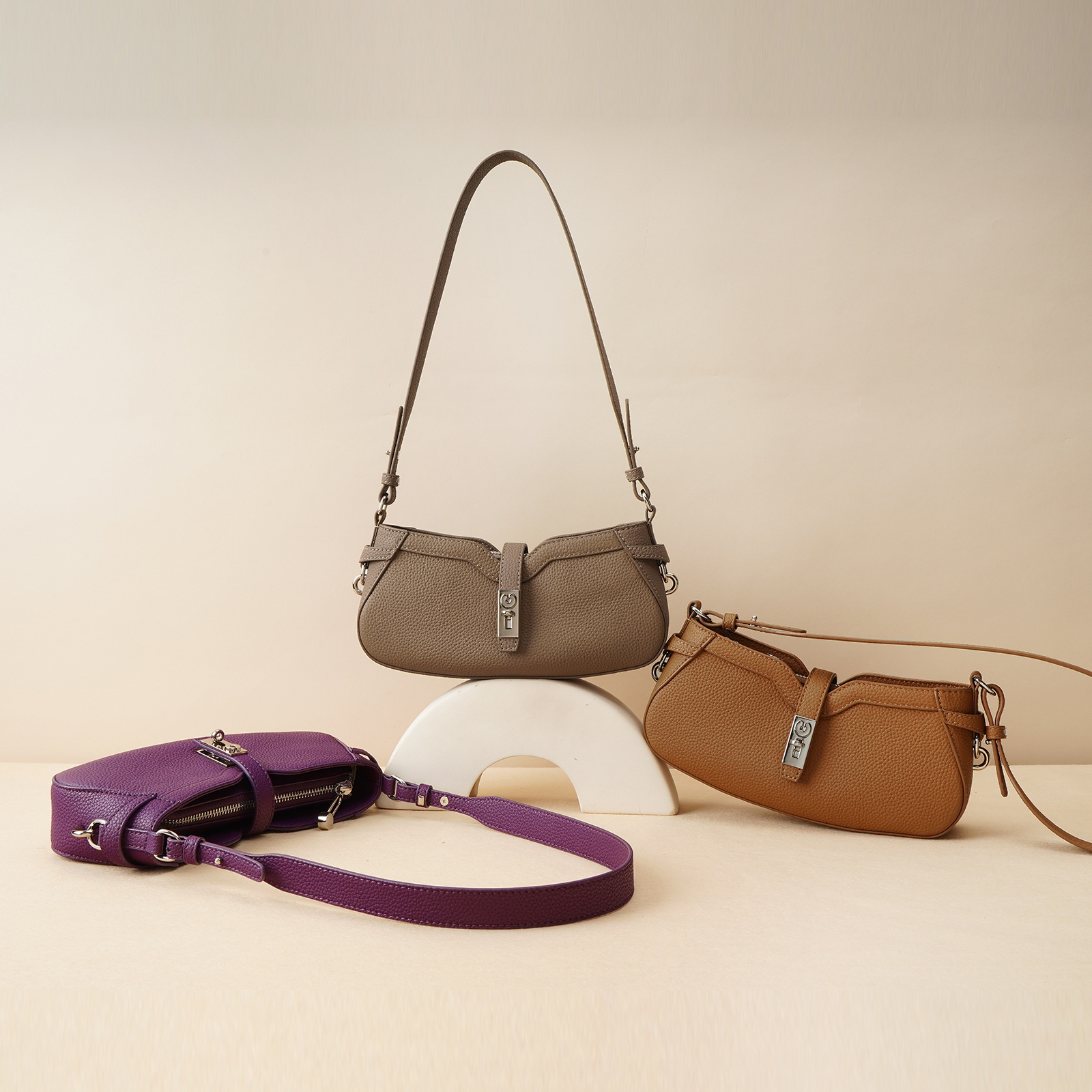 Textured top layer cowhide underarm bag simple commuter versatile niche trendy design shoulder messenger bag French stick bag
