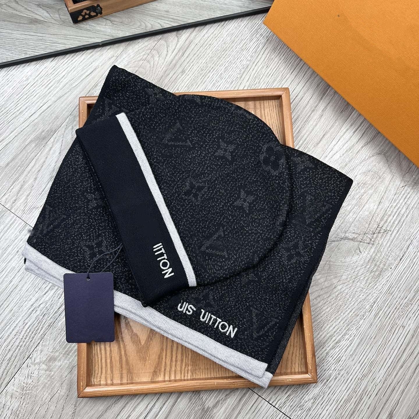 L-Shaped Letter Embroidery Knitted Large Brim Wool Hat Autumn and Winter Warm Beanie Hat Same Style as Big Brand Hats Without Brim Foto QC de 1688 na Qualit.ly