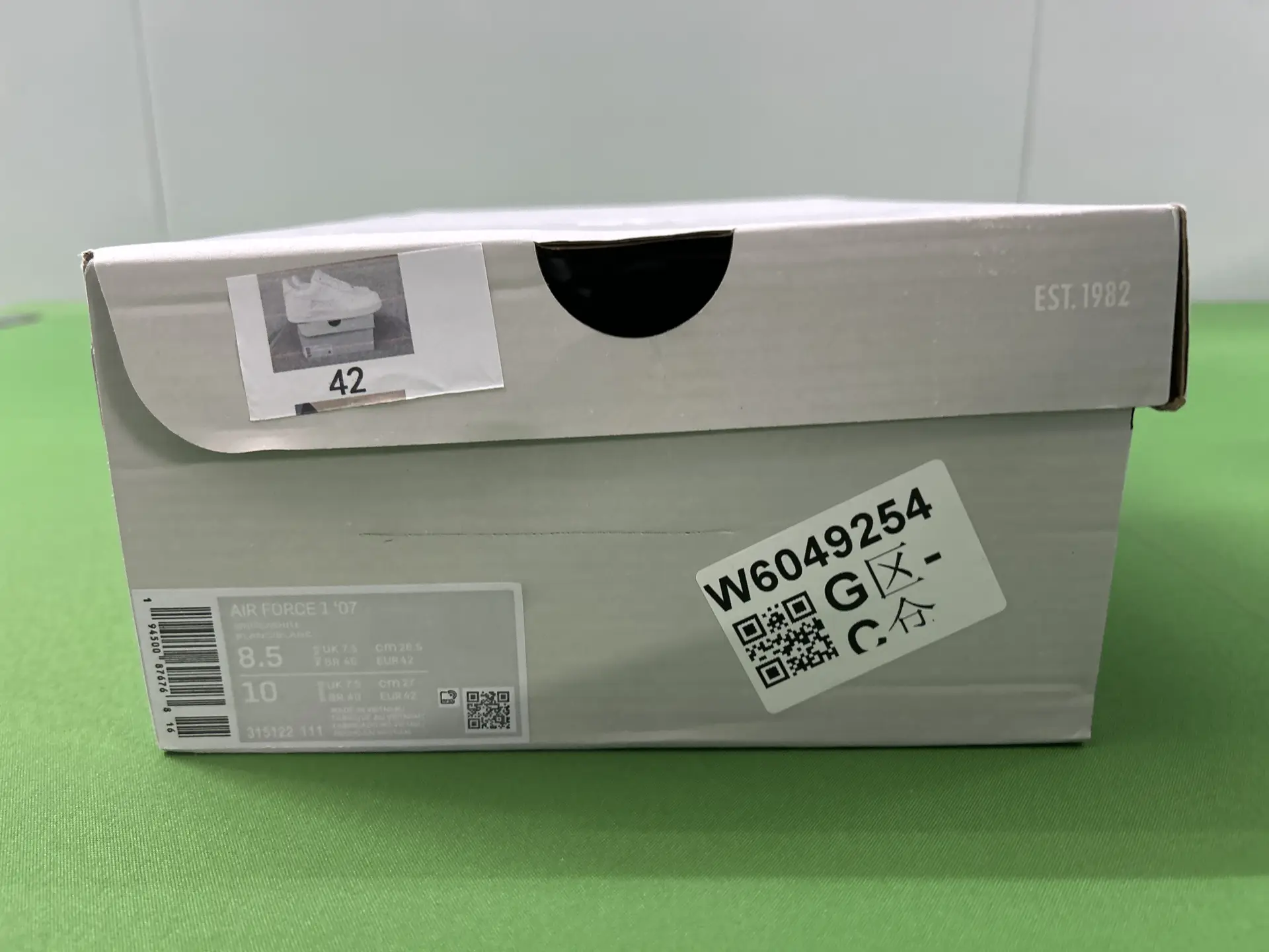 Fashionable sports shoes for men and women0002