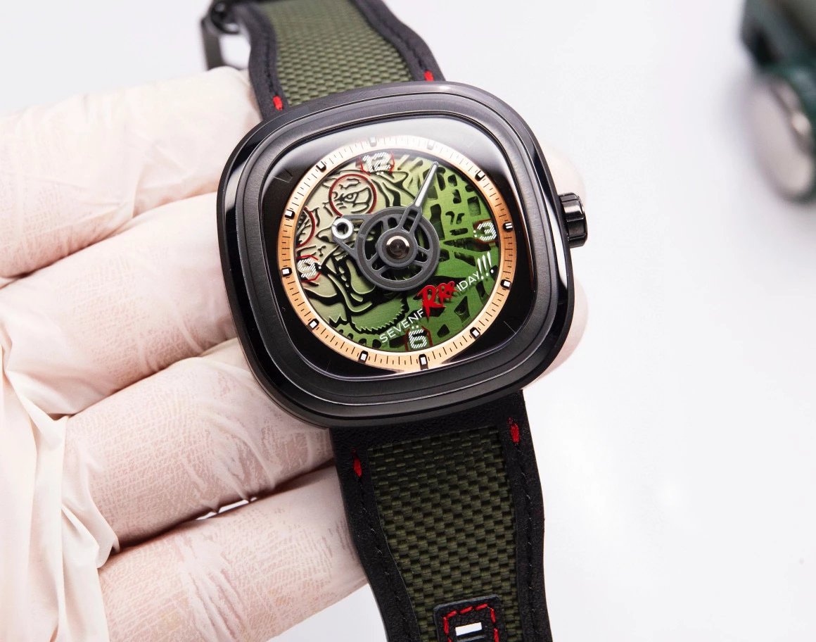 sevenfriday T3/04