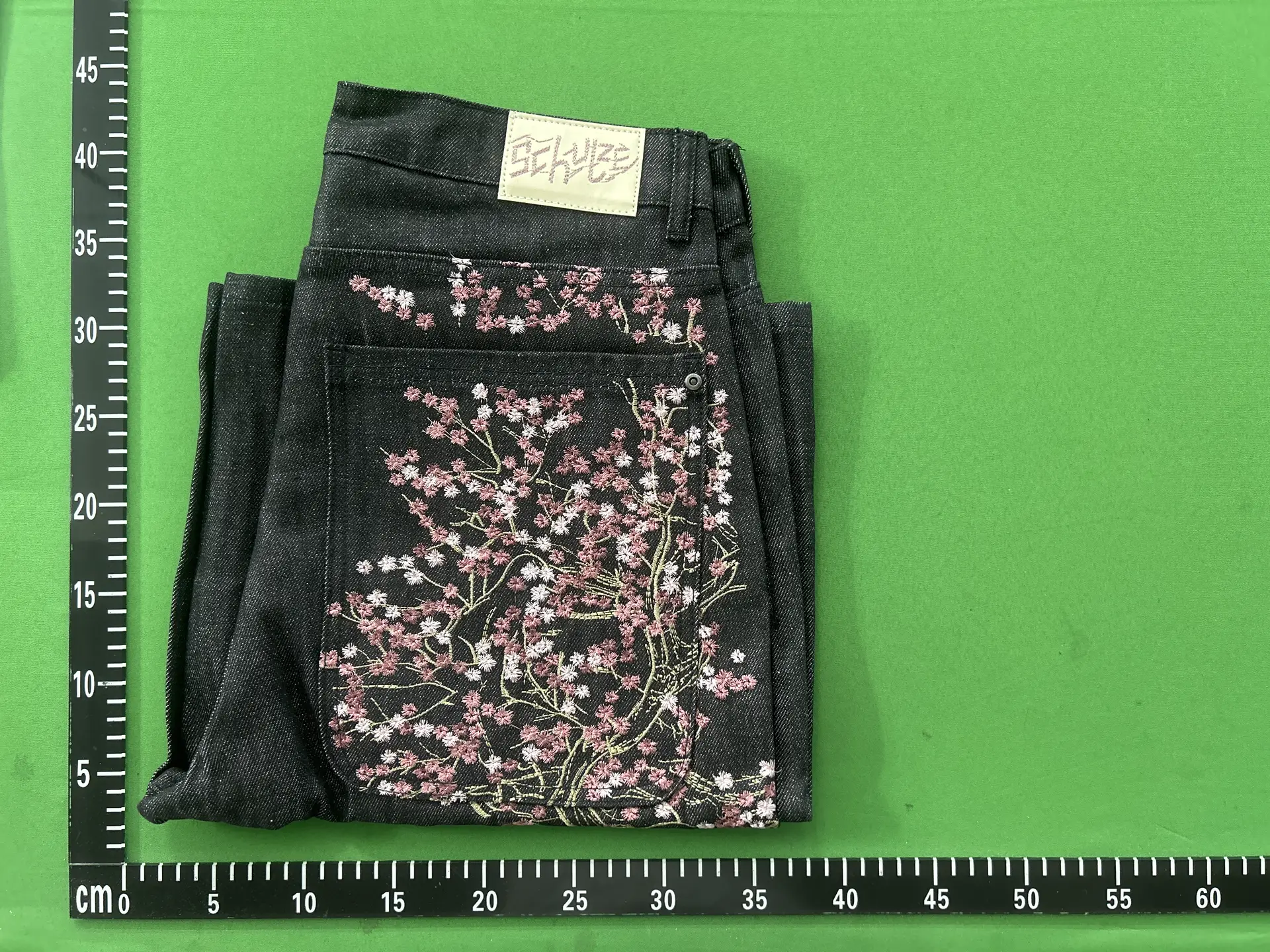 Derschutze “Blossom V2” Jorts Floral Embroidery Black Denim Shorts Five-Point Pants Trendy