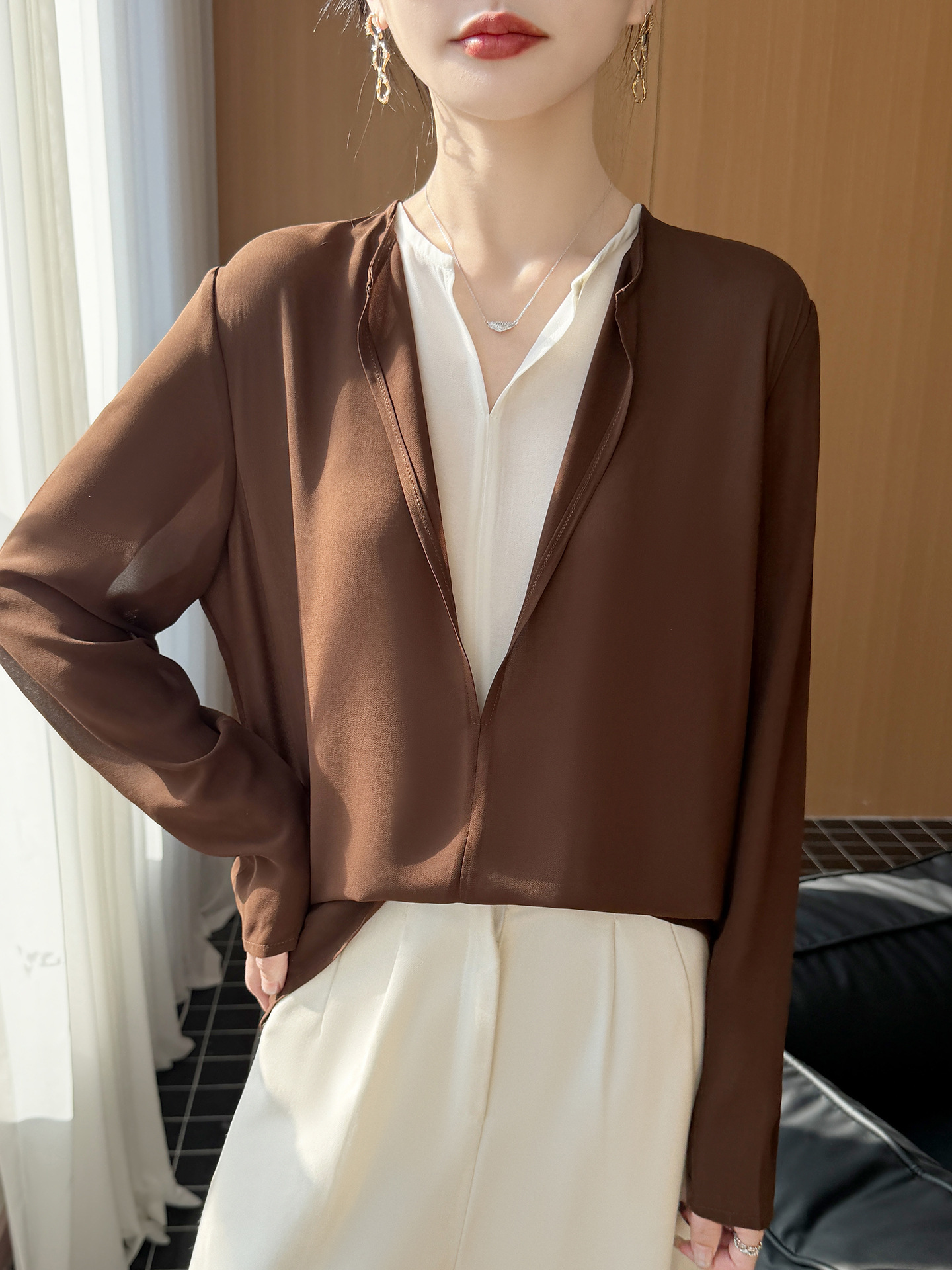Georgette Color-Blocked Faux Two-Piece V-Neck Long-Sleeve Shirt for Women, with a High-End Drape, Simple and Elegant Japanese Fashion Style, Sun Protection