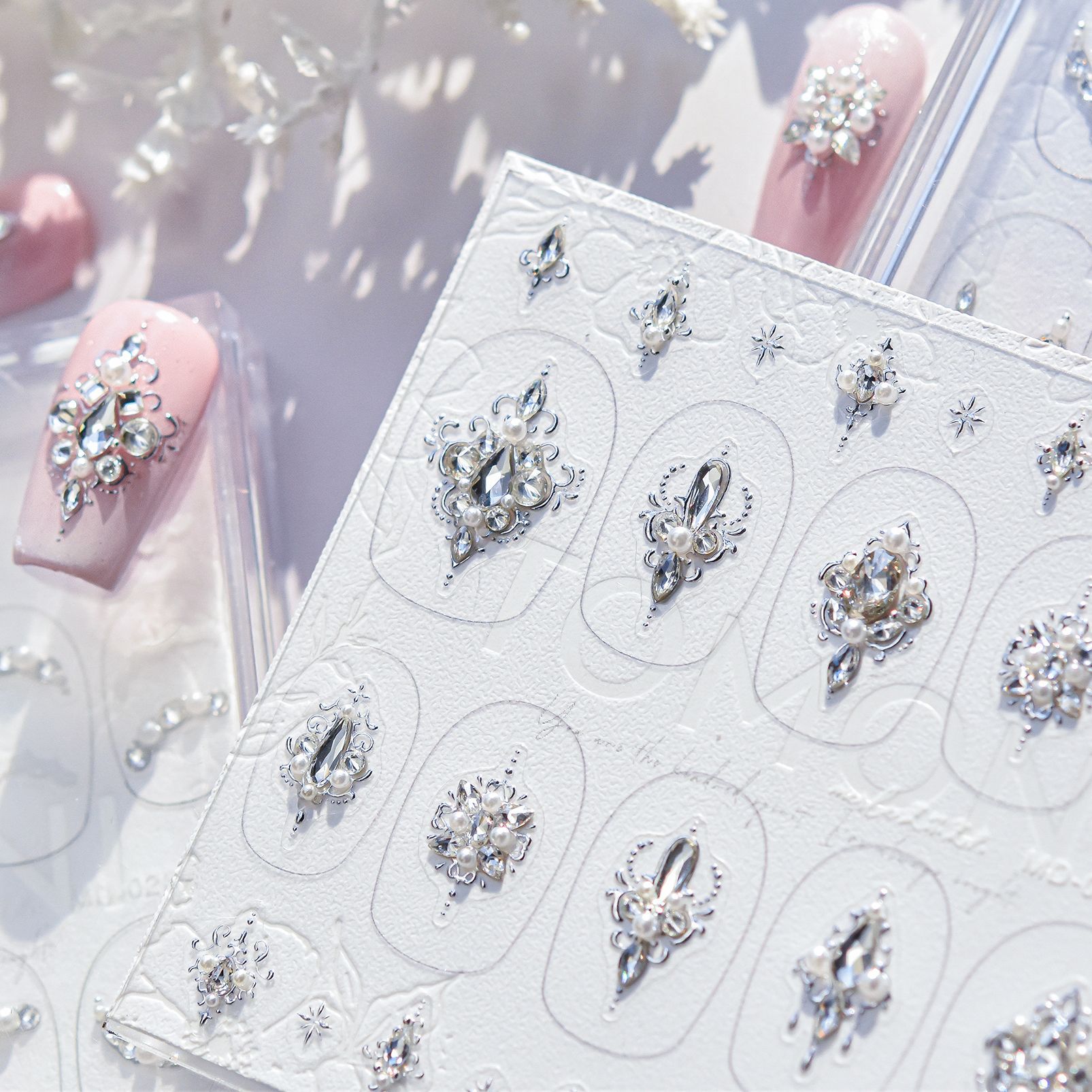 Tomoni's New Nail Art Diamond Accessories, Rhinestone-Encrusted Rounded Edges, Full Diamond Embellishment, Light Luxury French Lace Nail Diamond Accessories