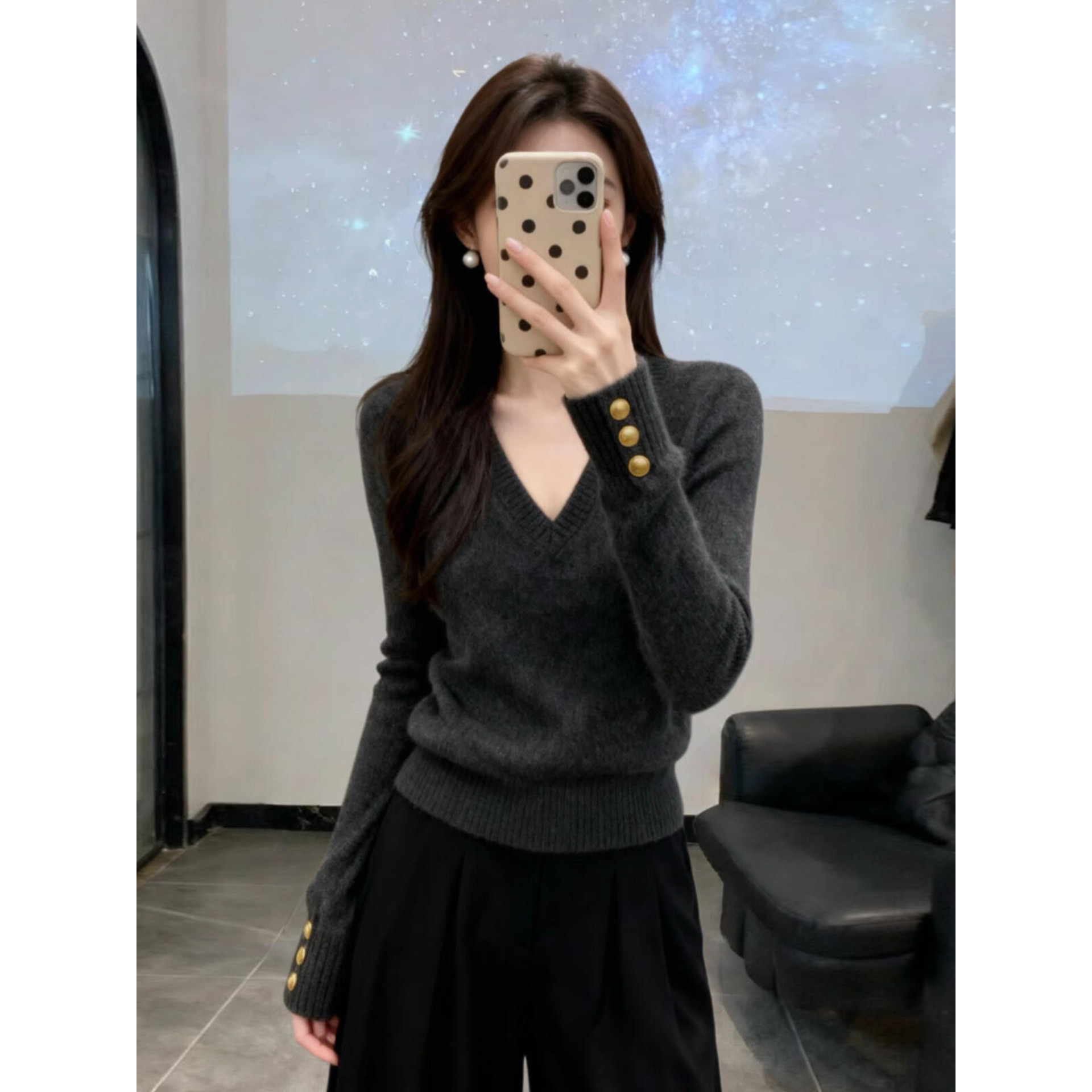 Designed with Stylish Cuff Buttons, Women's New Autumn and Winter V-Neck Knit Sweater, Long-Sleeved High-End Base Layer Top