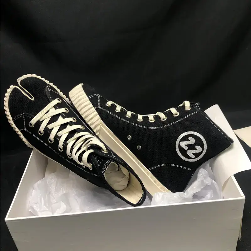 High-Top Split-Toe Canvas Shoes Tabi Pig's Trotters Shoes for Men and Women Same Style Short Boots Shoelace Biscuits Couple Shoes Fashion Casual Shoes