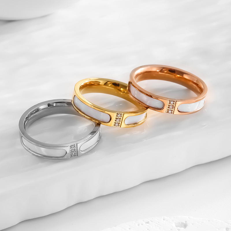 New Japanese and Korean Style Simple Fashion Three Diamond Inlaid Shell Ring Plated 18K Rose Gold Titanium Steel Index Finger Ring Jewelry
