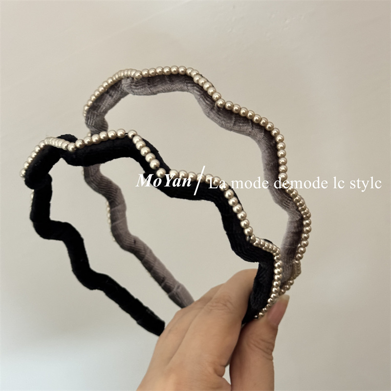Small Fragrant Style Velvet Wave Hair Hoop Autumn and Winter New Style Pressed Hair Clips Elegant Fashion High-end Pearl Headband Women's Hair Bundle