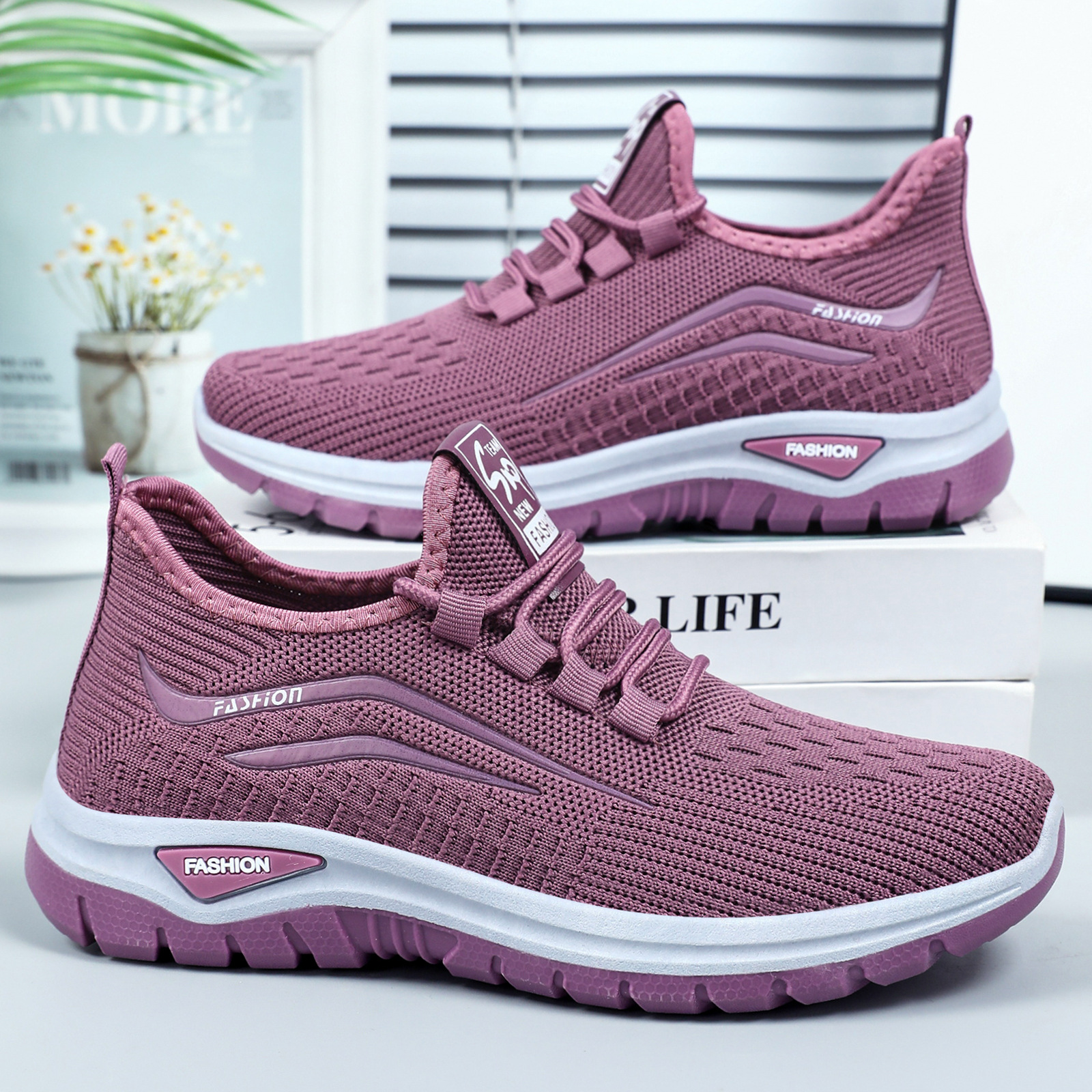 Old Beijing Cloth Shoes Women's Casual sneaker New Lightweight Comfortable Middle-aged and Elderly Women's Shoes for Step-by-step Leap Month Mother Shoes
