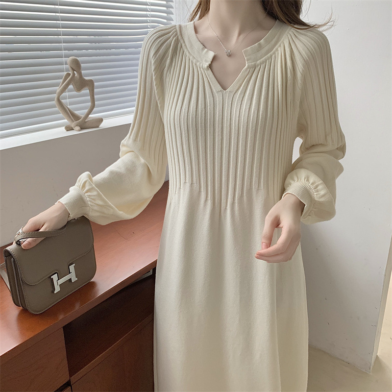 Women's 2026 Spring, Autumn, and Winter Stylish and Age-Reducing V-Neck Over-The-Knee Loose Knit Dress to Pair with a Coat or Sweater