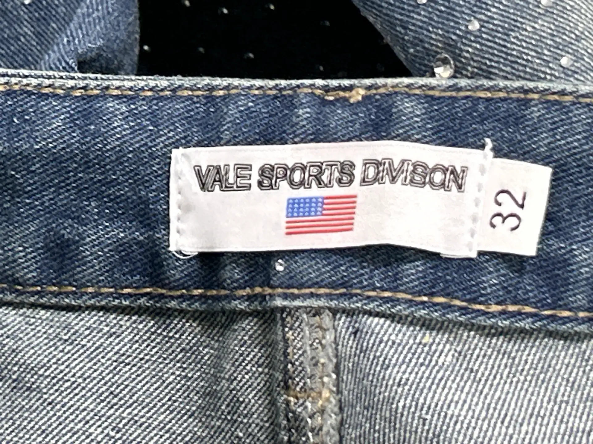 VALE SPORTS DIVISION rhinestone ripped jeans size 32