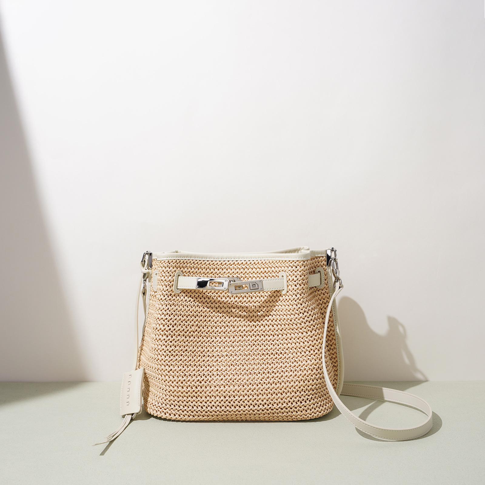 2026 New Woven Bucket Bag Summer Seaside Vacation Style Color-Blocking Versatile Lazy Crossbody Bag Single Shoulder Women's Bag