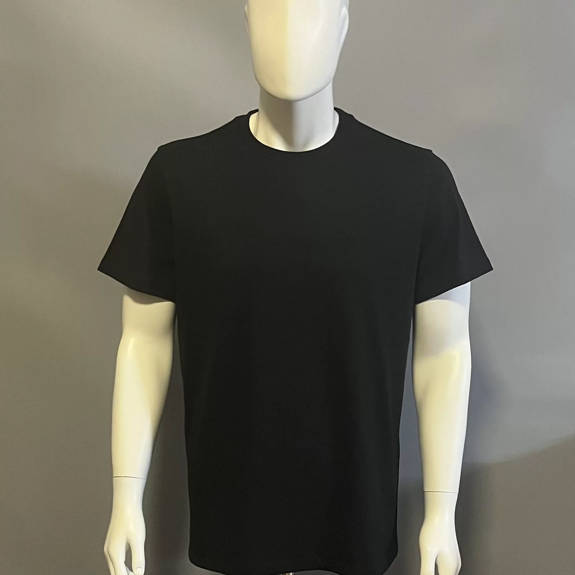 Round neck short sleeved shirt