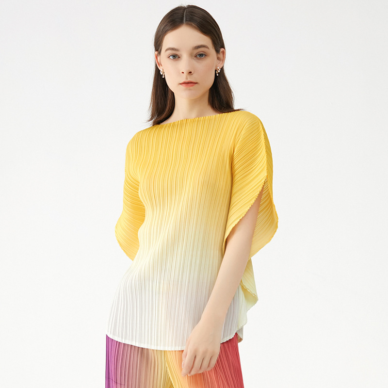 Gradient Color Short-Sleeved T-Shirt for Women 2026 Spring New Style Simple Style Loose and Versatile Round Neck Pleated Short Style for Small People
