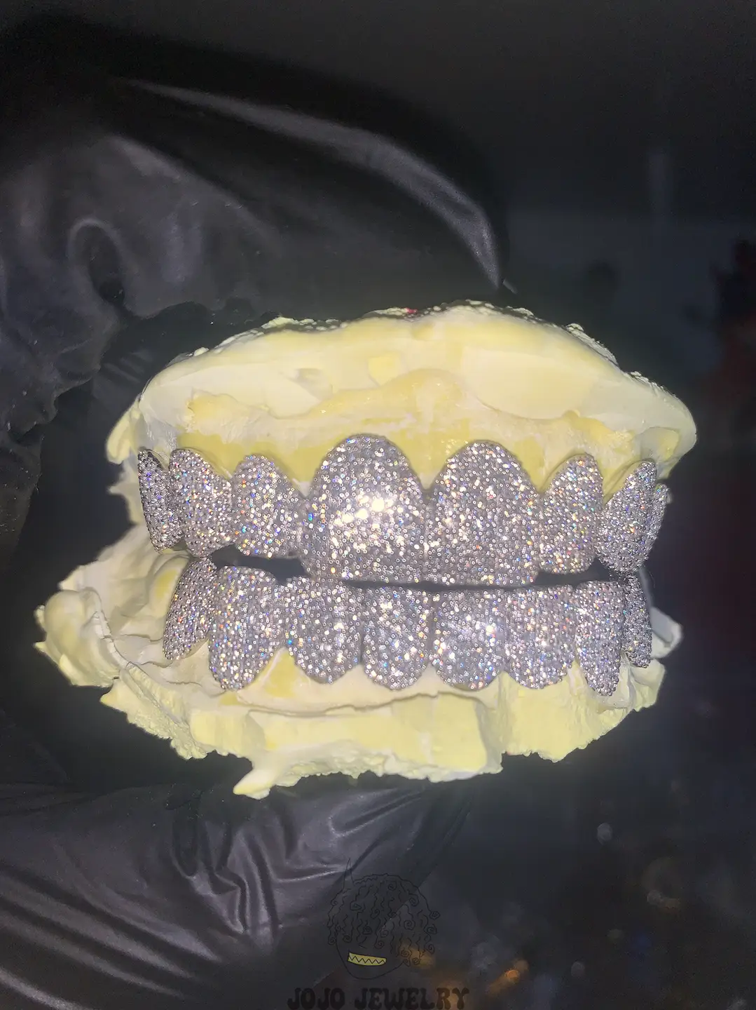 Platinum Grillz Hip Hop Custom Tooth Jewelry with 16 Diamonds, Full Diamond Moissanite Inlay Accessories, American Style