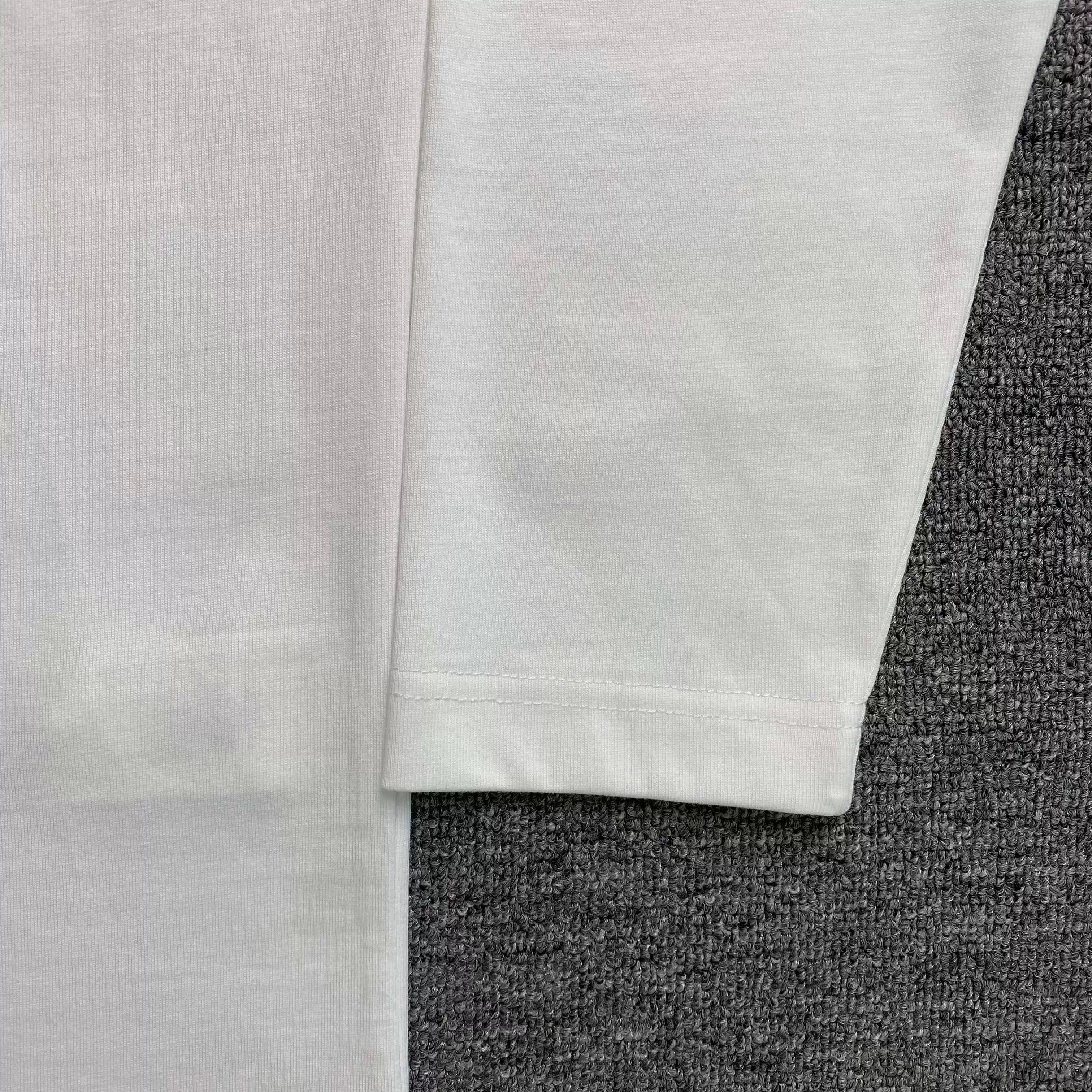 Shoulder front and back four corner seam printed long sleeved T-shirt
