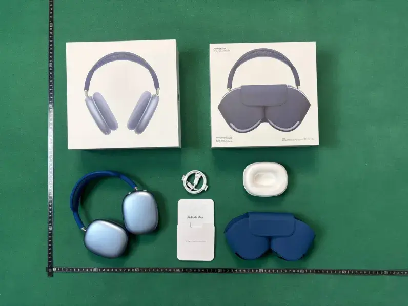 A.p.p.l.e headphones