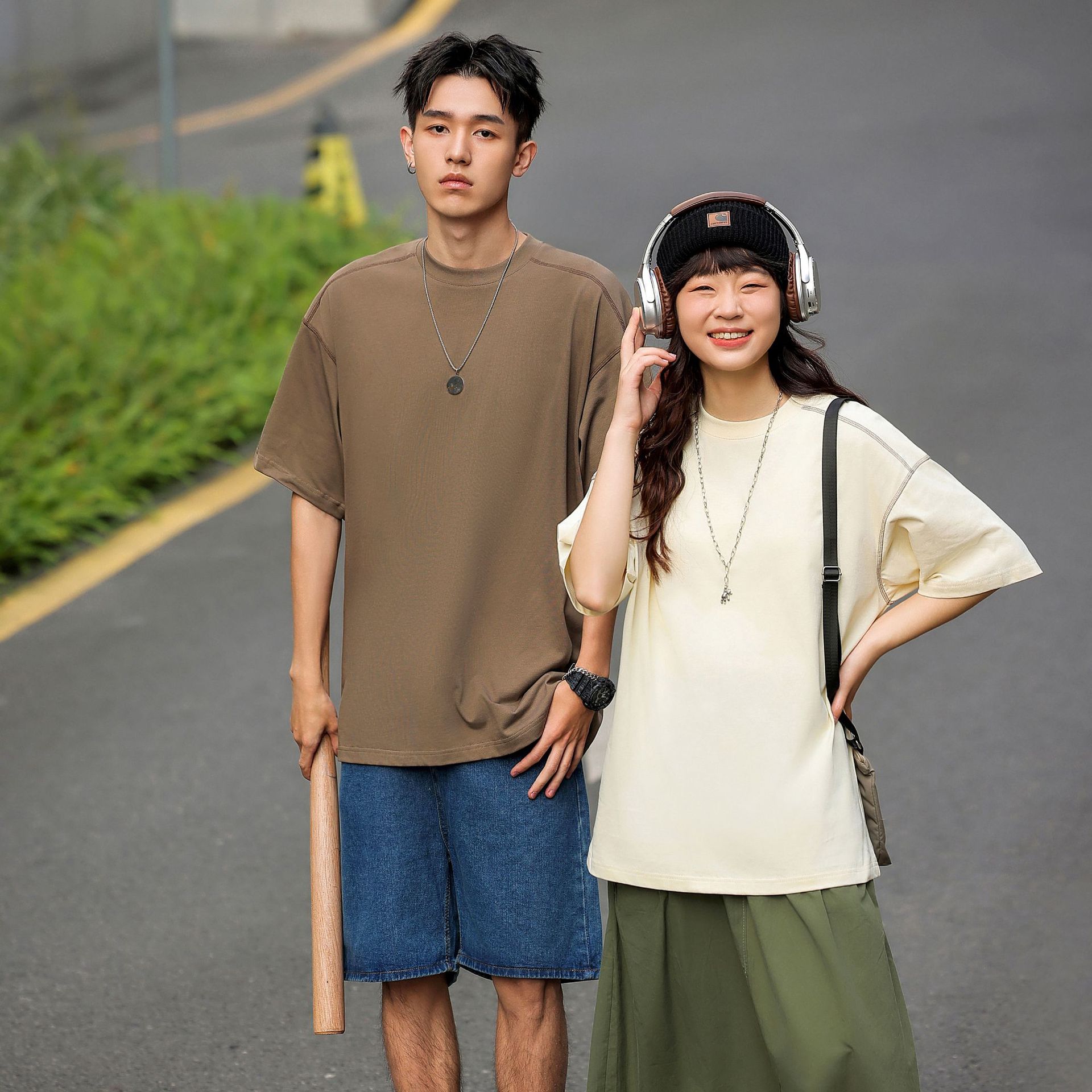 New contrast color line drop shoulder round neck trendy T-shirt men's loose drop shoulder class uniform custom campus cultural shirt short sleeve