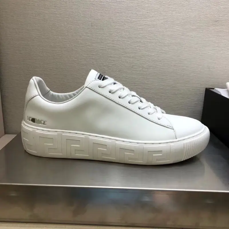 European and American big medusa plate shoes 2024 fashion trend thick bottom casual shoes round toe solid color low white shoes