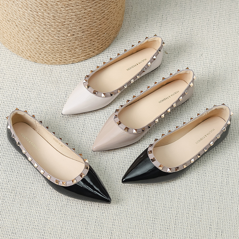 Plus Size 35-43 Pointed Toe Rivet Flats Shoes for Women with Shallow Mouth, Soft Soles, Versatile Flats Boat Shoes, Elegant Women's Shoes