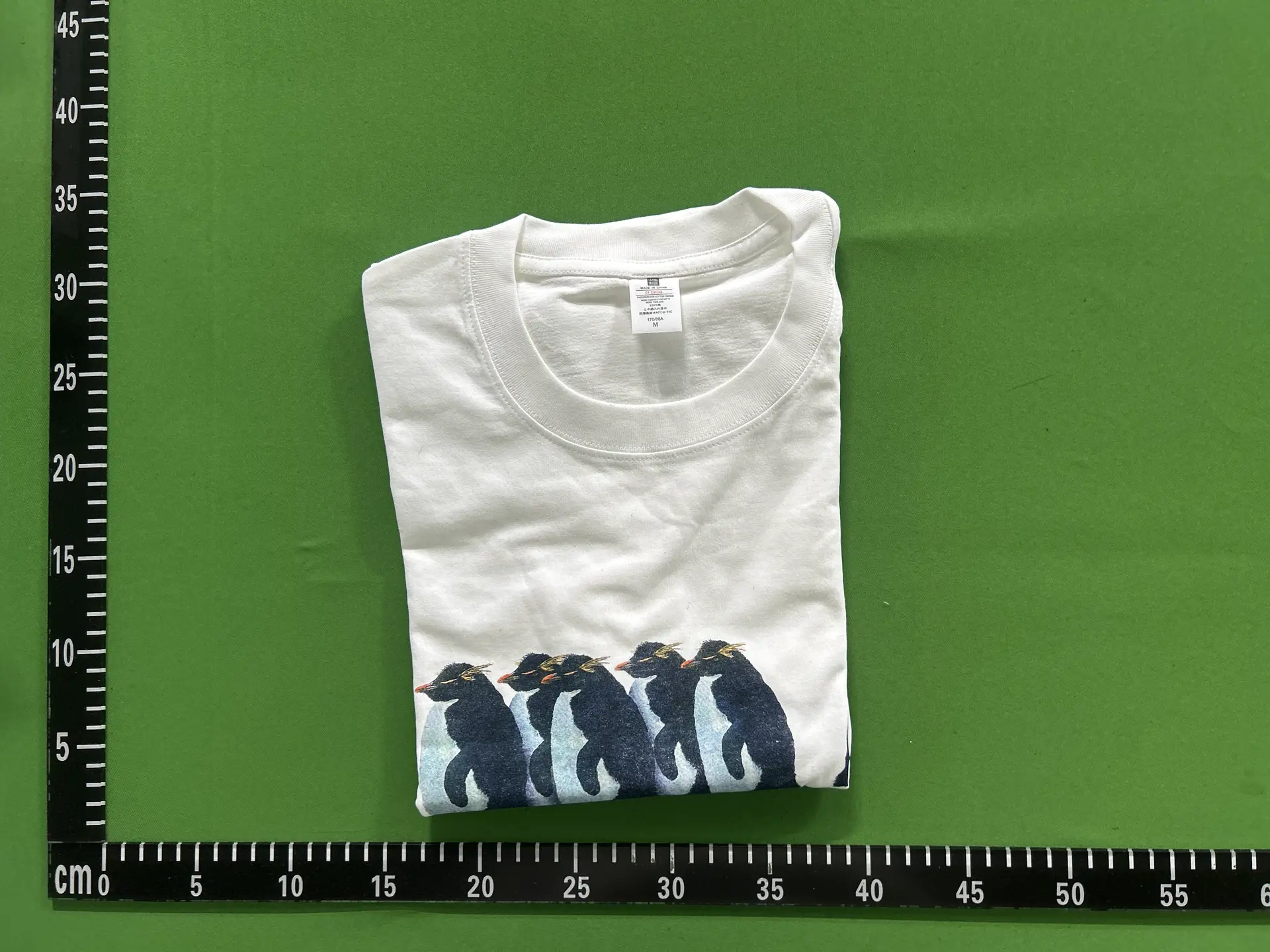 Recommended Items for Students! Cute Cartoon Short-Sleeved Top with Unique Penguin Print Design, Versatile T-Shirt