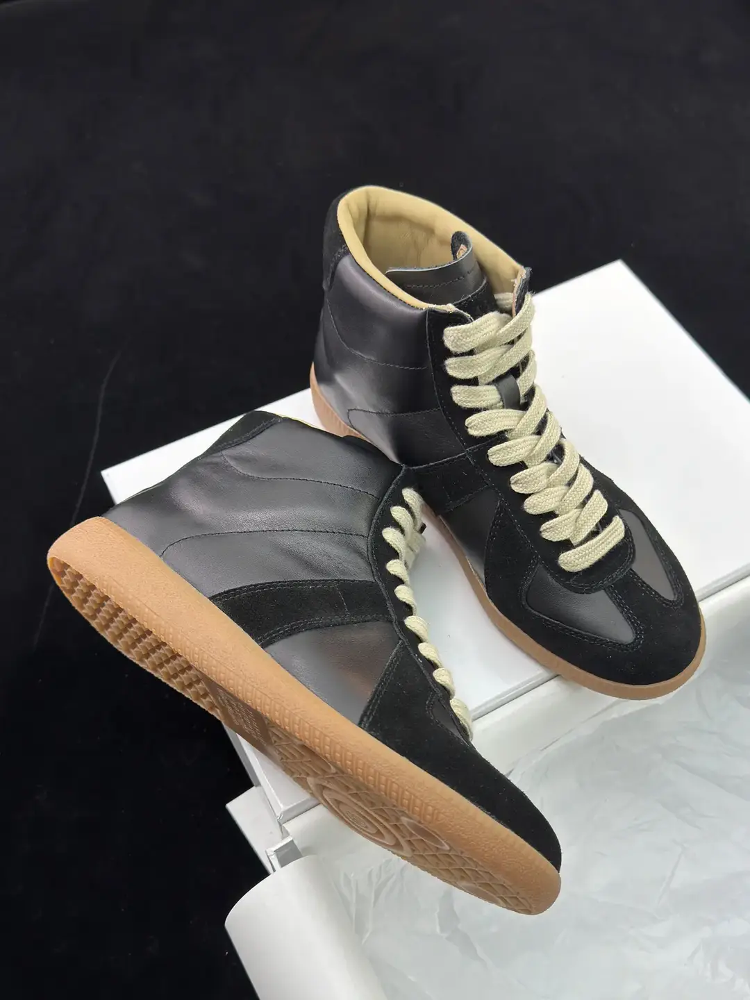 2025 New High-Top Moral Training Shoes Genuine Leather Handmade Graffiti Casual Shoes Casual Sports Shoes Retro Flats Men's and Women's Shoes