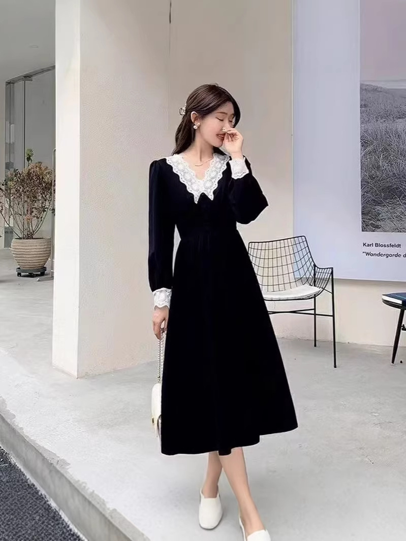 Plus-Size Women's Winter New Velvet National Style Dress, Slimming Hepburn Black Dress, Long-Sleeve Outerwear Princess Lace Dress