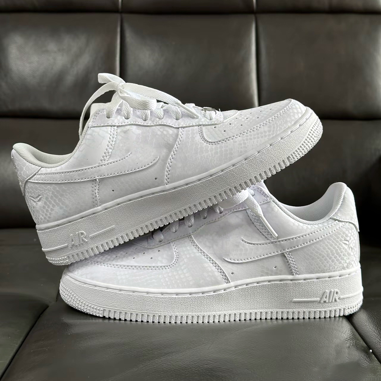 Pure Original Af1 Kobe Bryant Co-Branded Sports Skateboard Shoes Snake Pattern Kobe Air Force One Men's and Women's Classic Versatile White Shoes Foto QC de 1688 na Qualit.ly