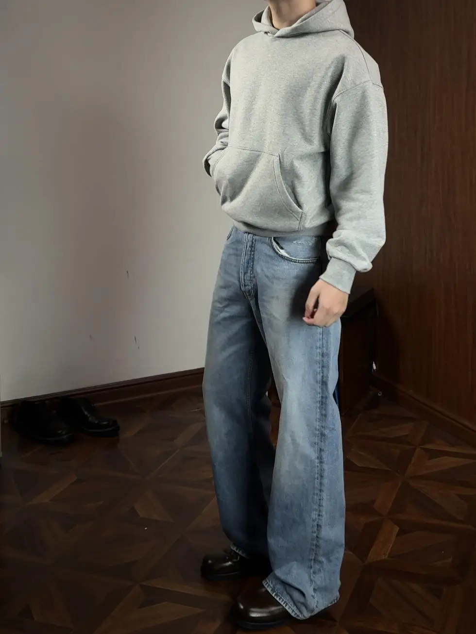 Oclin Silhouette Comfy Basics Short Wide Hooded Sweatshirt Boxy Version Soft and Straight Silhouette Brushed Basic Sweatshirt