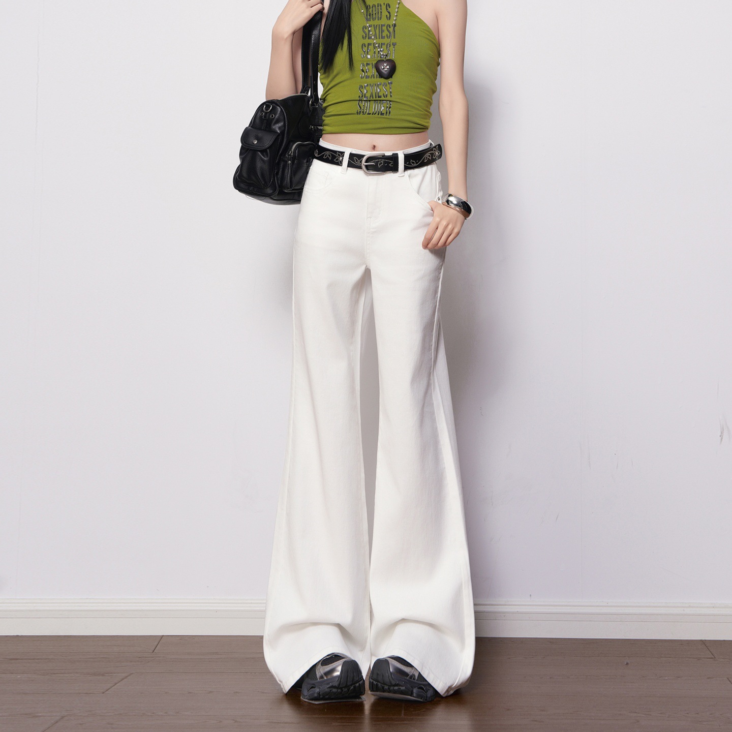 American-Style White Flared Jeans for Women, 2026 New Model, Mid-Low Waist, Loose Fit, Non-Tight on the Legs, with a Slimming Effect, Bootcut Pants