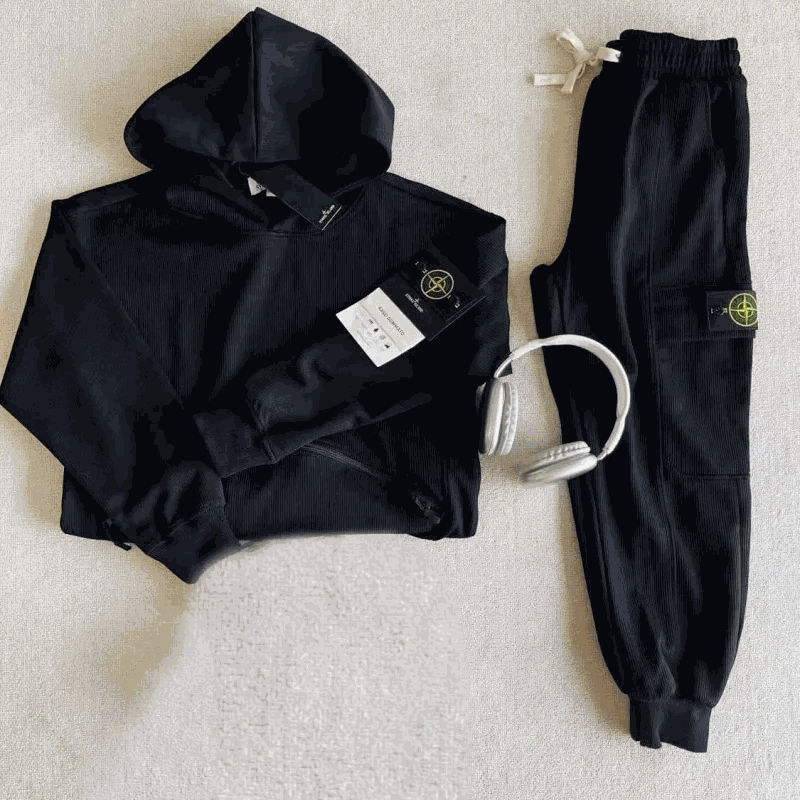 高品质卫衣和羽绒马甲-MANWhatsapp:+44 07917991593