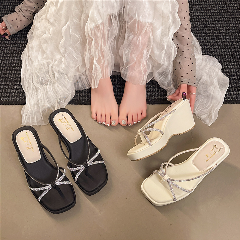 3935-3 Thick-Soled Flip-Flops for Women, 2026 Summer New Style, Square-Toe Wedge Heel Height-Increasing Sandals for Outdoor Use